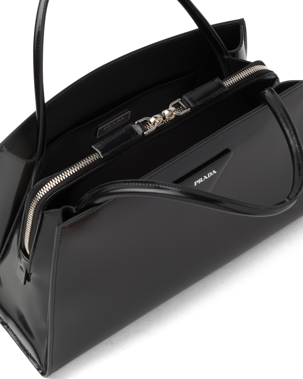 Prada Brushed Bőr Handbag Fekete | JNMIPC268